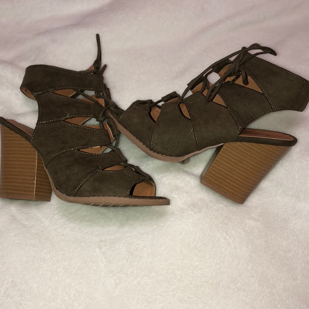 Women’s shoes